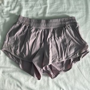 Lululemon Hotty Hot 2.5” Light Mauve Shorts